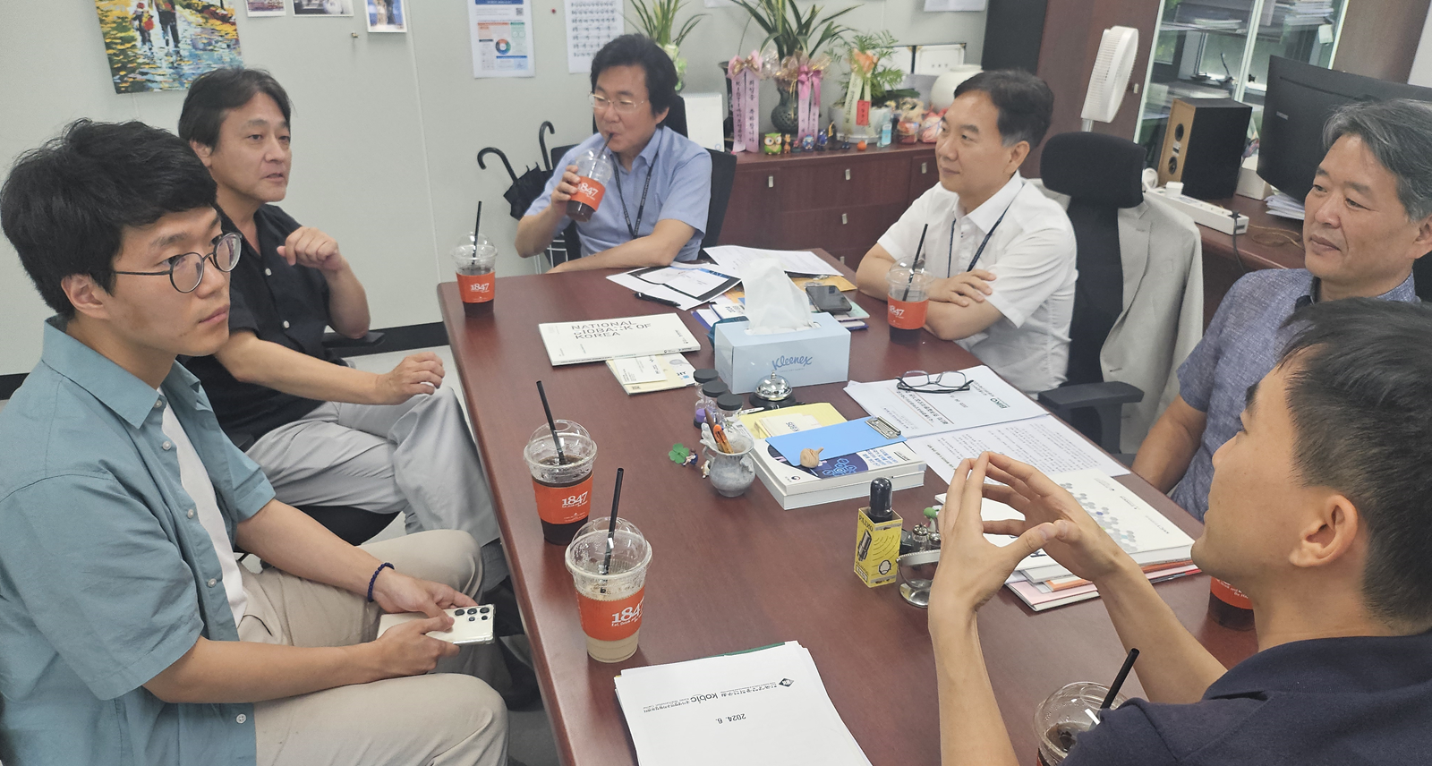 Dr. Yasukazu Nakamura from DDBJ in Japan visited KOBIC